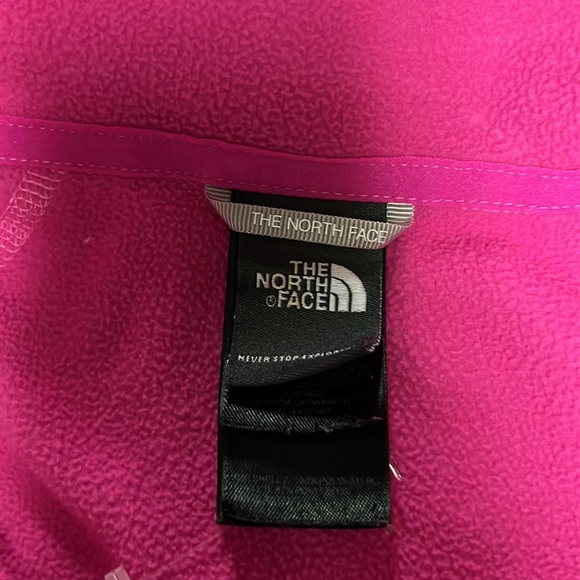 The North Face hot pink 1/4 zip fleece - Picture 4 of 6